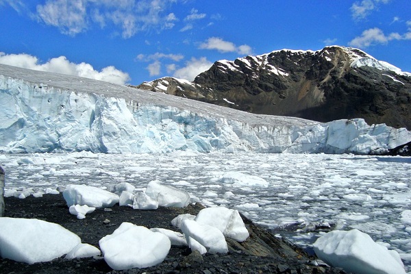 The Pastoruri glacier, Peru (Wikimedia)